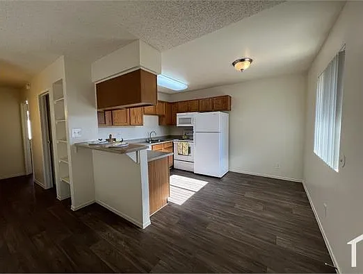 2305 E Main St — Photo 4