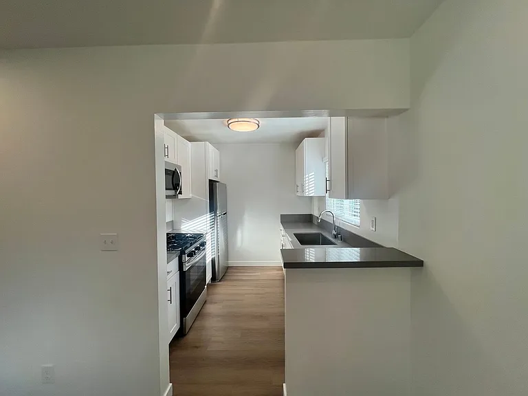 13429 Moorpark St — Photo 21