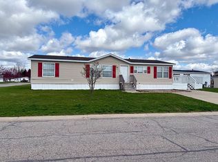 1129 Hunters Glen Blvd, Wayland, MI 49348