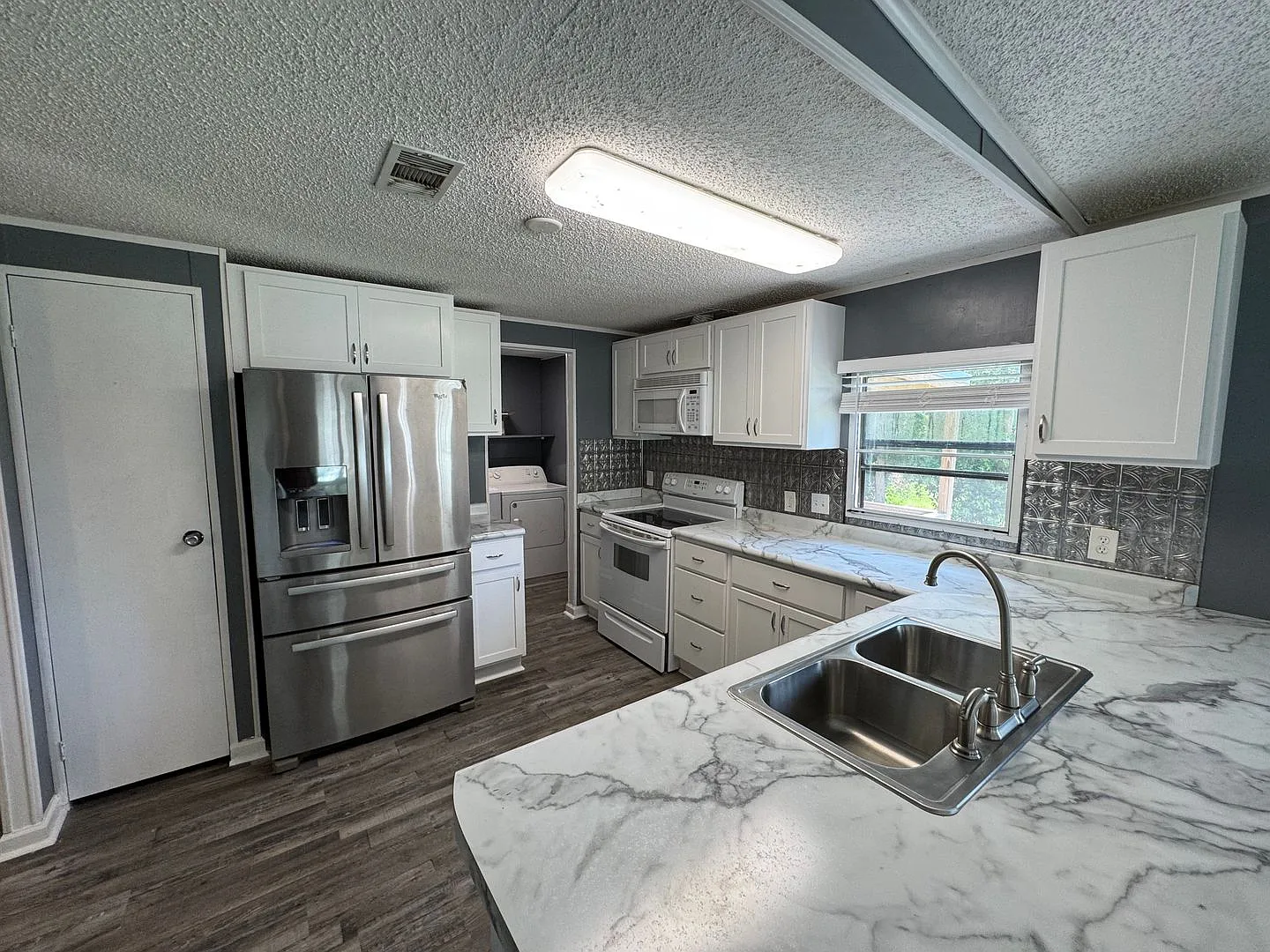 2 Bedroom, 2 Bath home in Branford — Photo 4