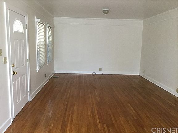 2nd image of 1124 E Elmwood Ave