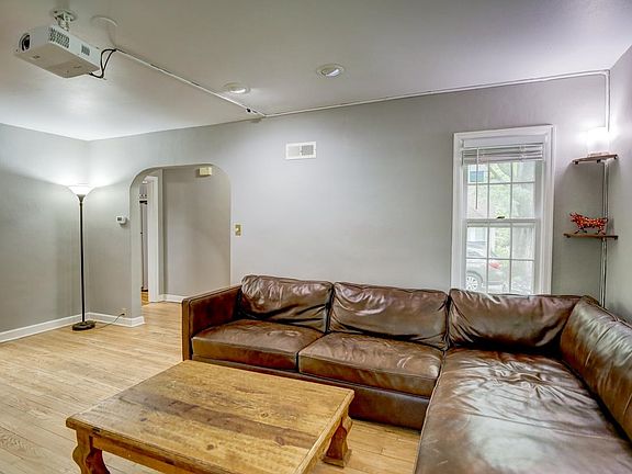 5th image of 207 S Owen Dr