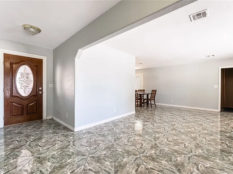 724 N Fogg St — Photo 9