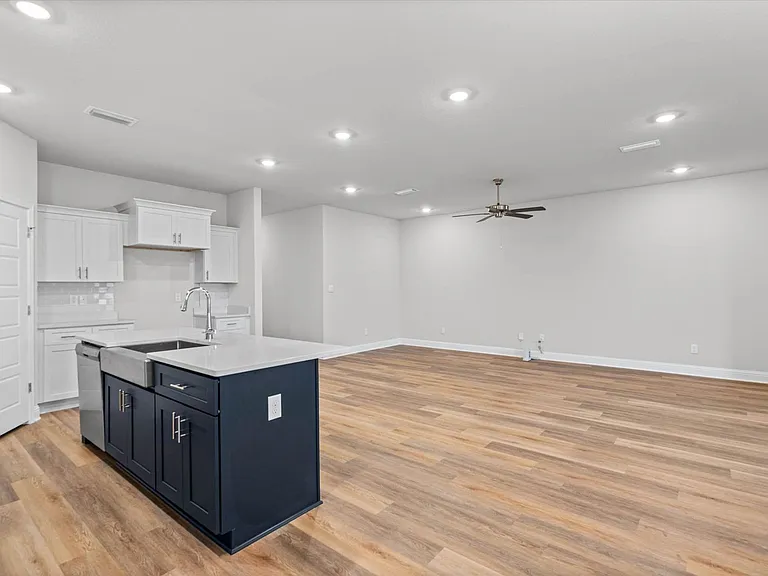 7307 Hawkins Mnr — Photo 5