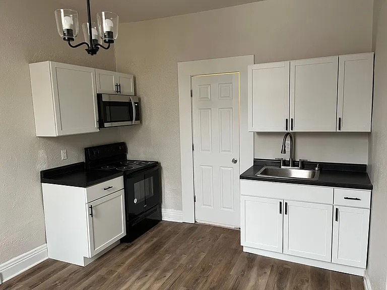 1105 Main St #C — Photo 5