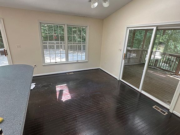 3rd image of 1113 Valentine Creek Dr
