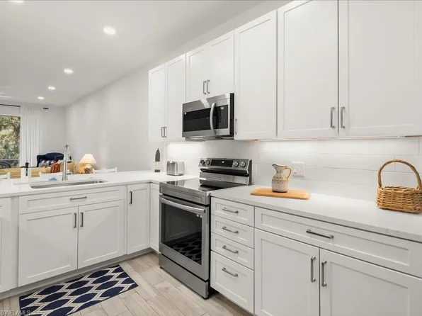 501 Robin Hood CIR #101, NAPLES, FL 34104