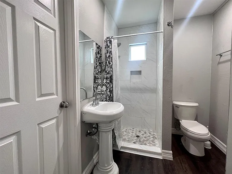 207 S Avenue A #B — Photo 8