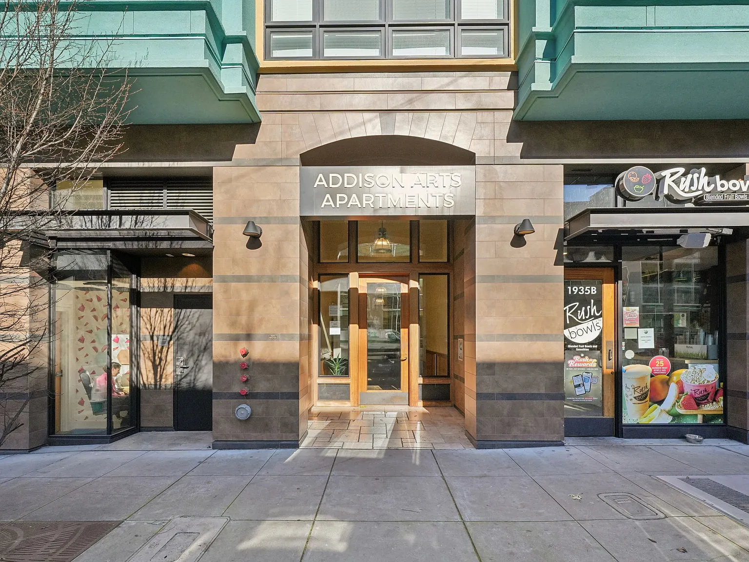 Addison Arts Apartments — Photo 1