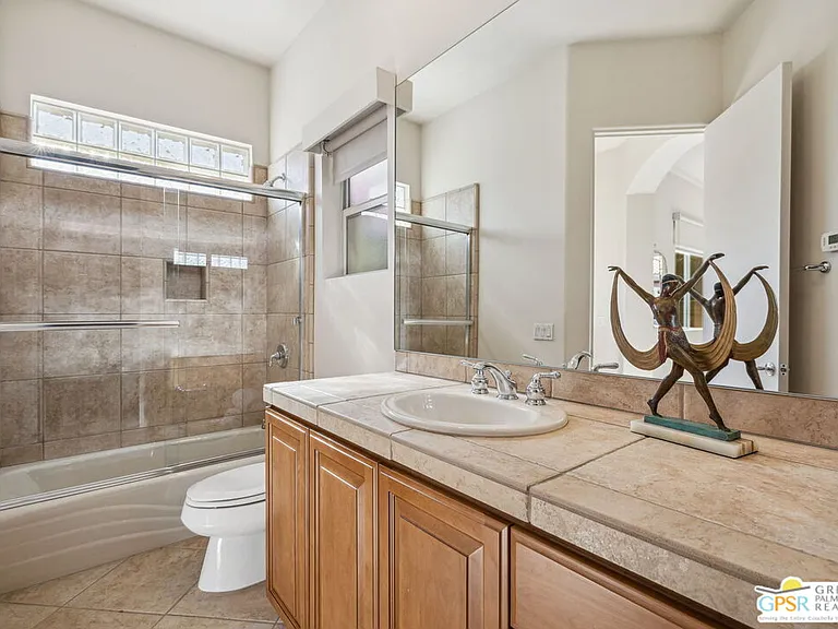 2 Varsity Cir — Photo 59
