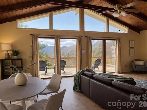 1511 Water Wheel Cv, Clyde, NC 28721