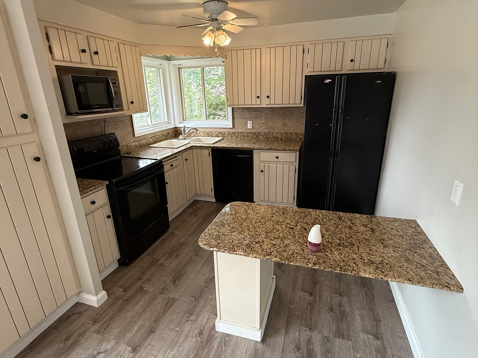 5 bed, 2025 sqft, $2,995 — Photo 4
