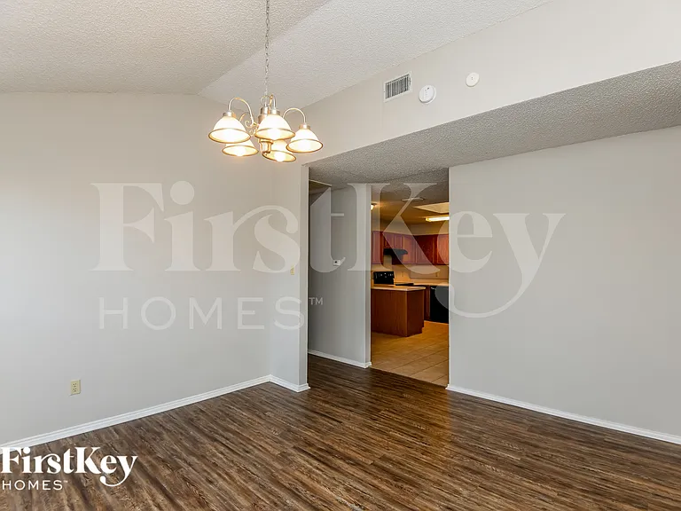 10913 Ives St — Photo 5