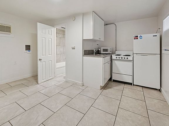 4th image of 3626 W Colorado Ave #5