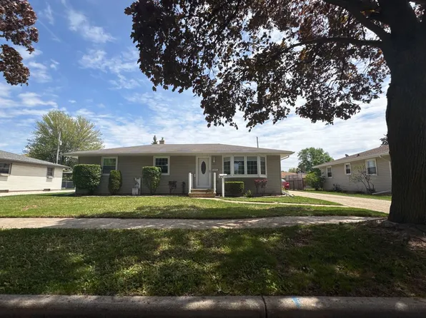 517 Richard St, Combined Locks, WI 54113