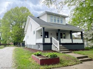 1016 Parrish St, Uhrichsville, OH 44683