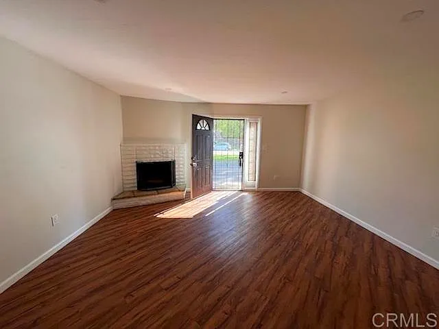 2 bed, 1.5 bath, 1056 sqft, $2,690 — Photo 2