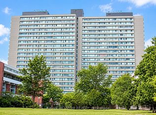 100 Leeward Glenway #704, Toronto, ON M3C 2Z1