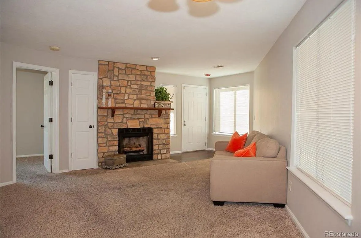 2 bed, 844 sqft, $1,800 — Photo 3
