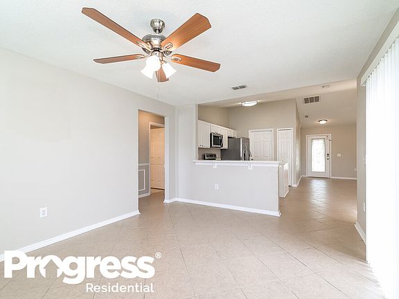 5th image of 303 Chelmsford Ct