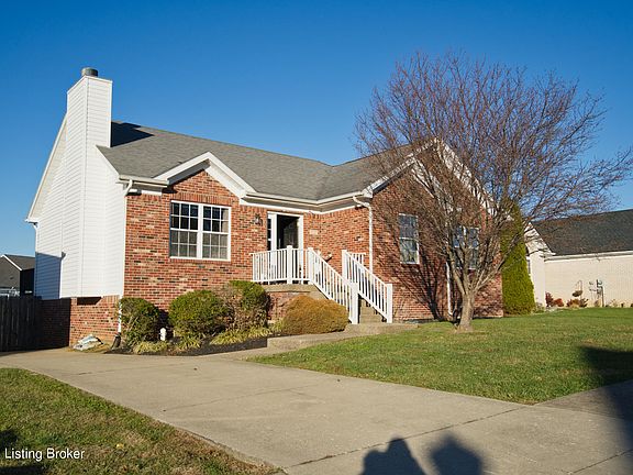4th image of 3227 Squire Cir