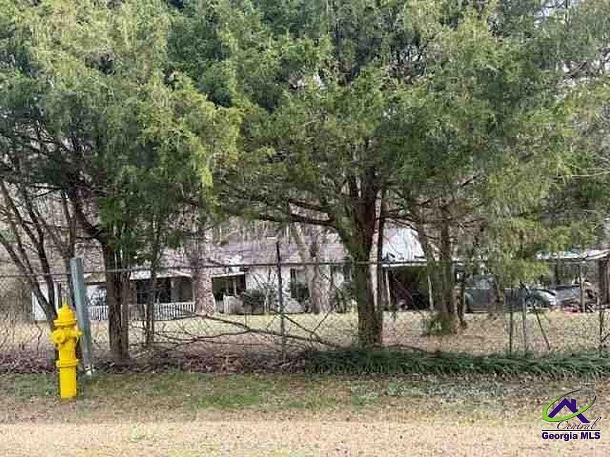 2nd image of 170 Winding Ln