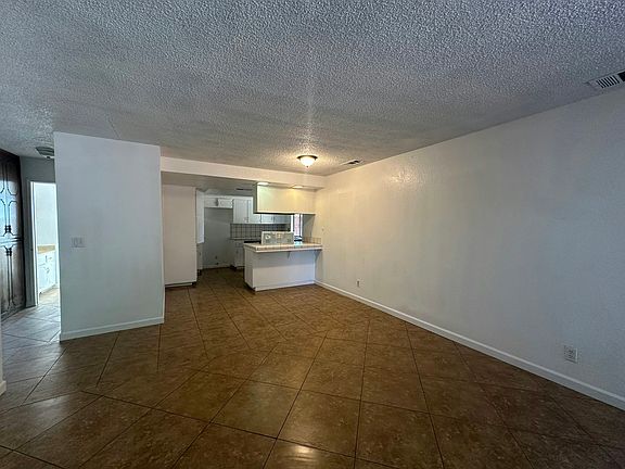 3rd image of 1711 E Paradise Ave