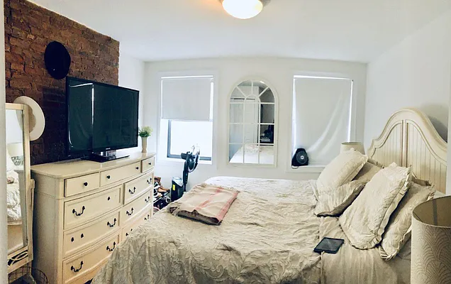 Rented by Level Group | media 25