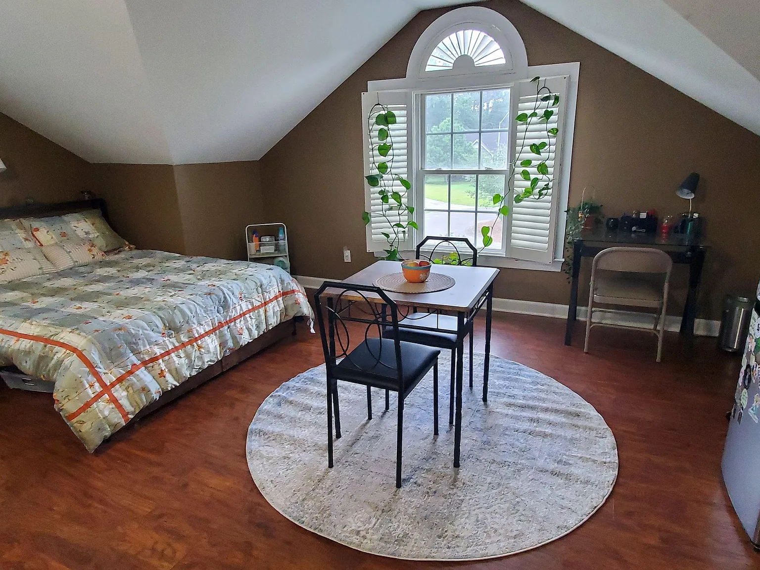 1 bed, 1.0 bath, 2500 sqft, $1,434 — Photo 1