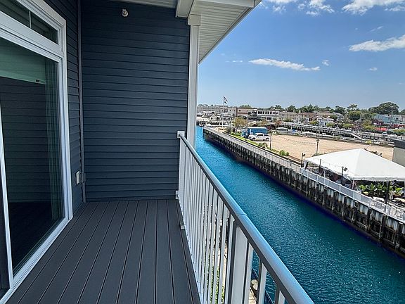 4th image of 526 Marina Pointe Dr