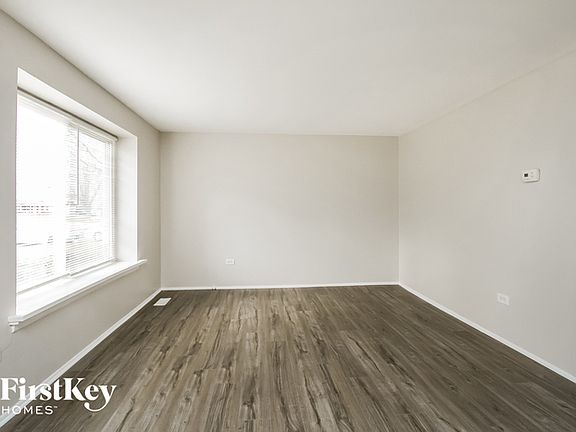 3rd image of 903 Blackhawk Dr