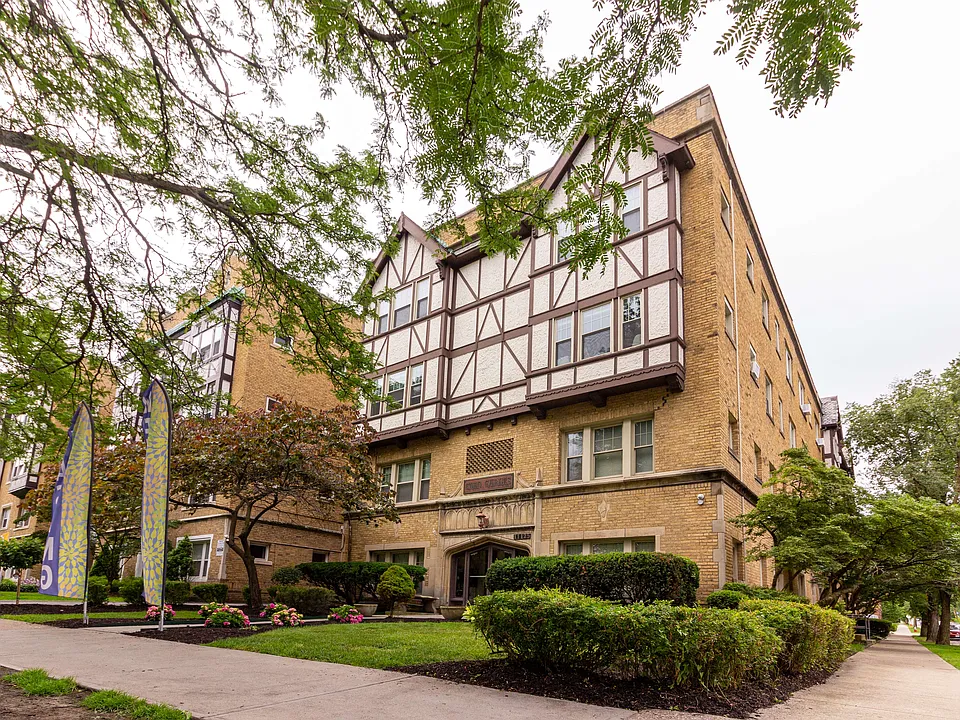 203-11125 Lake Ave #203