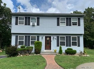 49 Barbara Ln, Medford, NY 11763