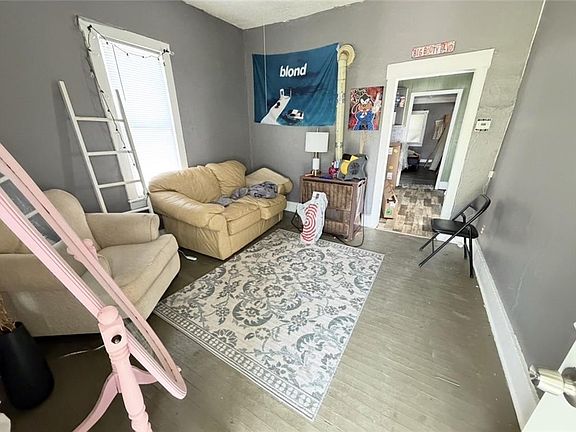3rd image of 424 Thompson Ave