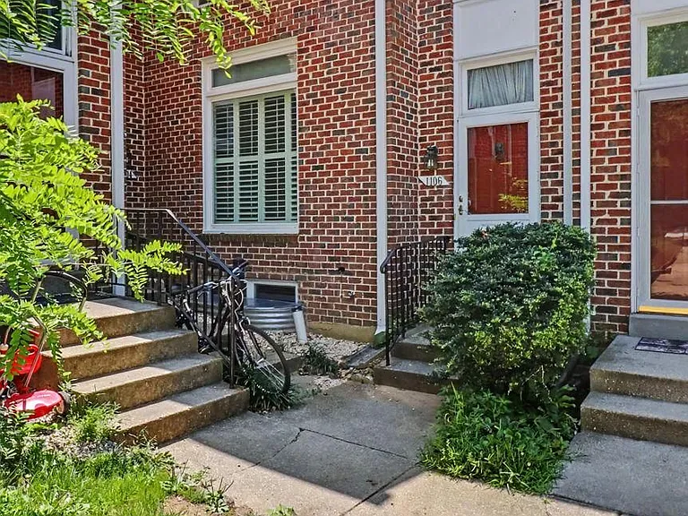1106 Arcola Ave — Photo 2