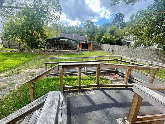 3rd image of 565 Campus St