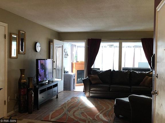 4th image of 735 11th St S APT 2