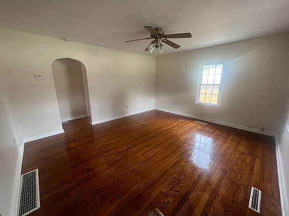 3rd image of 324 S 5th St