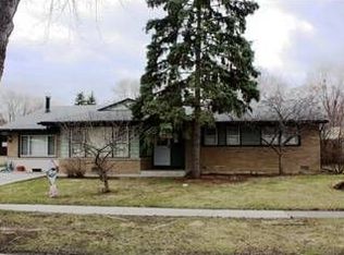 218 Walnut Ln, Elk Grove Village, IL 60007