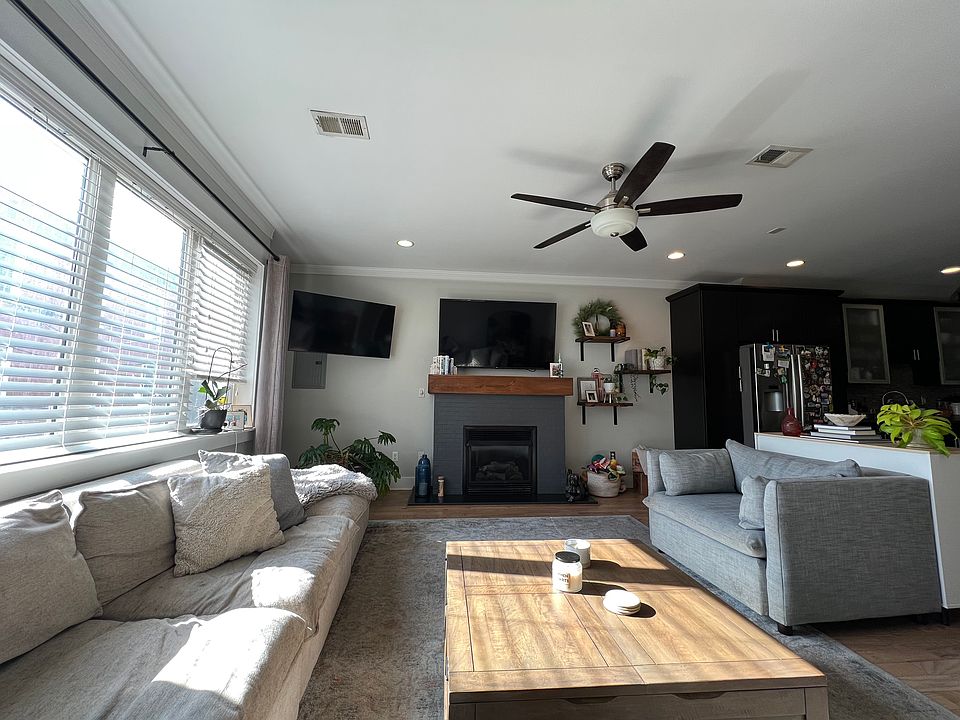1st image of 800 N Hancock St Unit 4