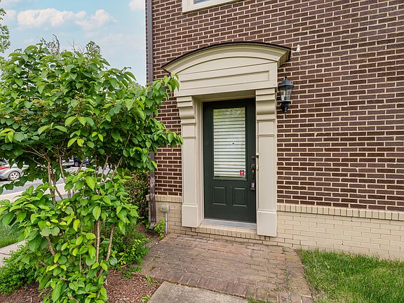 3rd image of 42230 Castle Ridge Sq