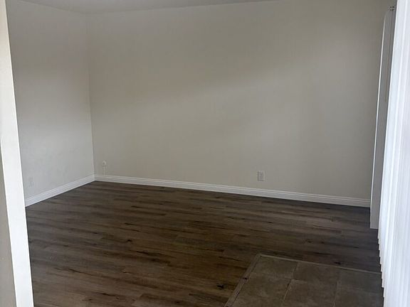 4th image of 211O Newport Blvd #15