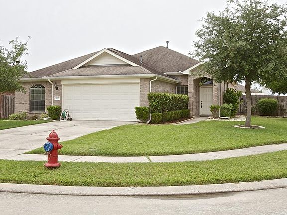 Whet your appetite for cul-de-sac living at its finest.