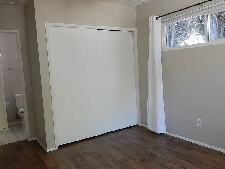 412 S Olive St — Photo 8