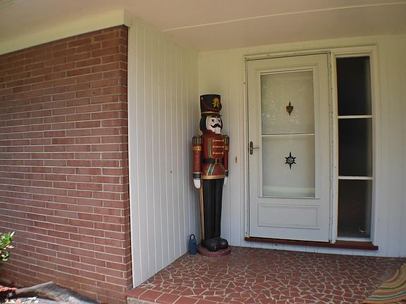 2nd image of 50 Maid Marian Ct