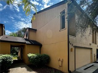 1424 Loop Rd, Kent, OH 44240