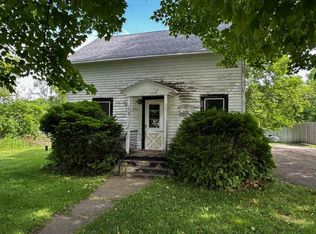 E7262 Church St, New London, WI 54961