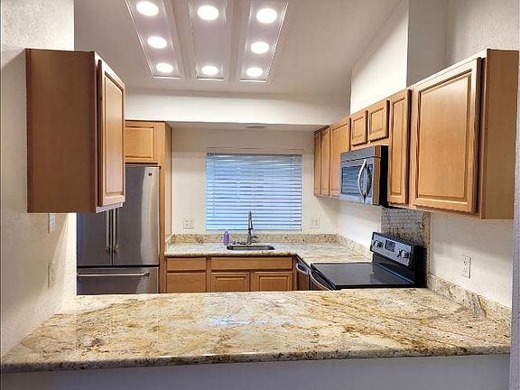 4th image of 40768 Biscayne Dr