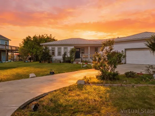 112 Ball St, Rockport, TX 78382
