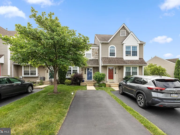328 Countryside Ct — Photo 1